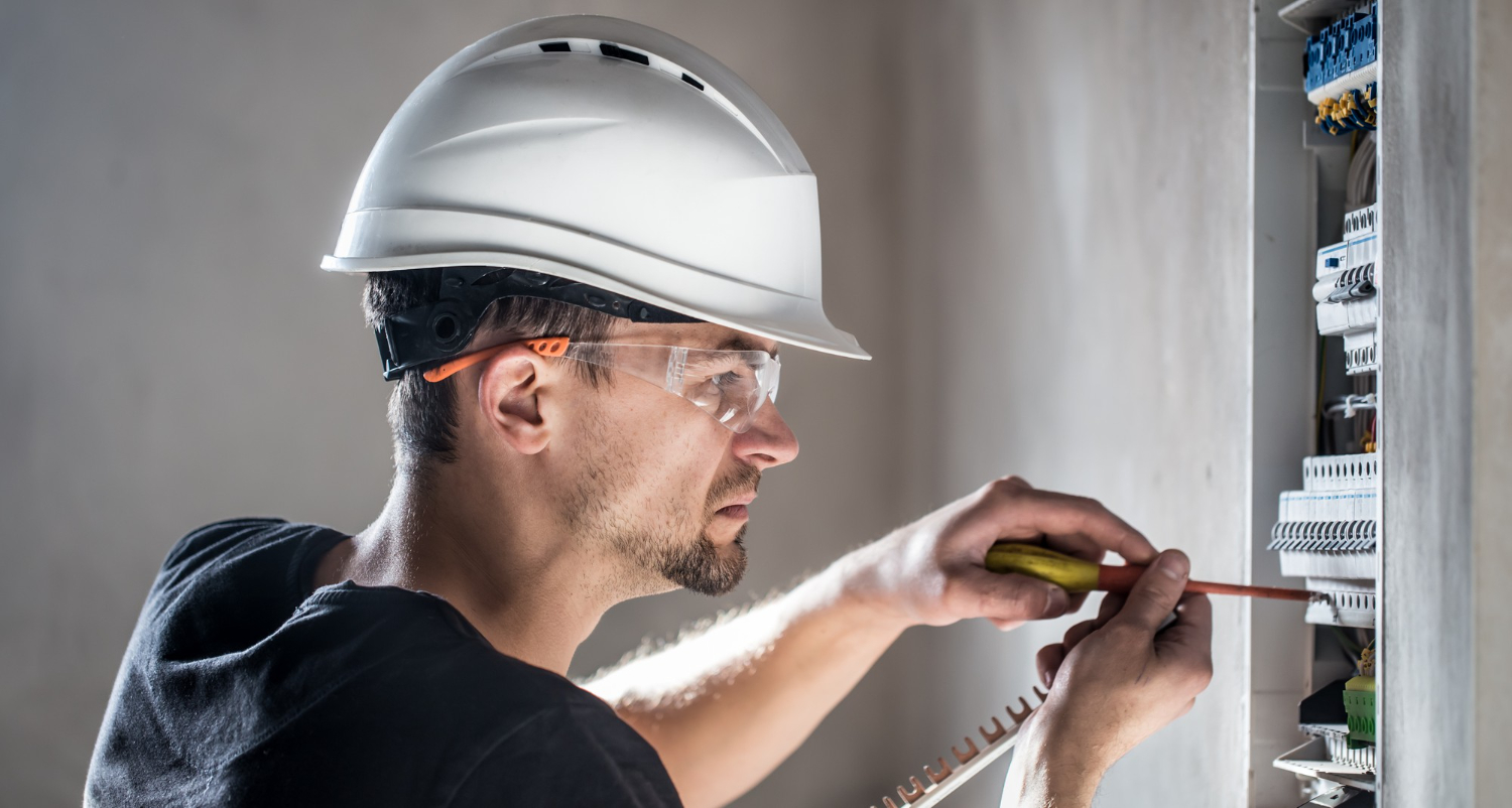 ¿Tienes Dudas al Contratar un Electricista en Santiago? RH Electric Responde tus Inquietudes
